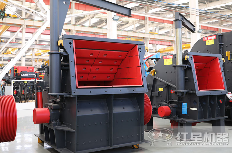 反擊式碎石機圖片