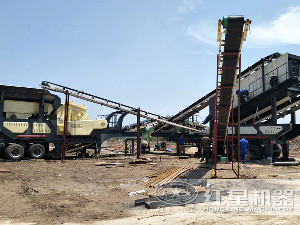 車載移動(dòng)破碎機(jī)施工現(xiàn)場