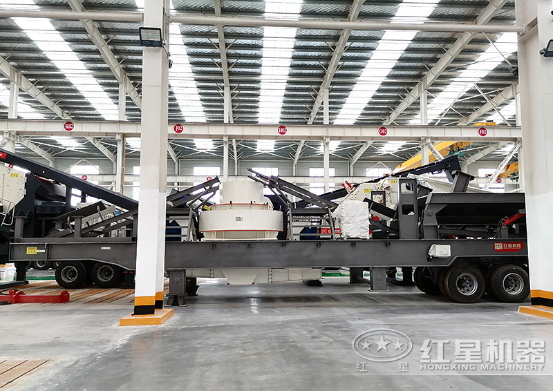 移動(dòng)制砂機(jī)，分履帶和輪胎兩種