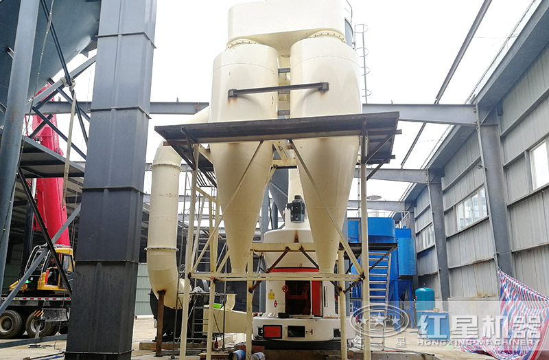 雷蒙磨生產(chǎn)前檢查，側(cè)門可打開(kāi)