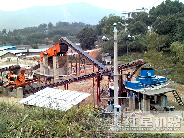 細(xì)碎制砂機(jī)現(xiàn)場(chǎng)