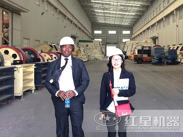 國(guó)外友人前來(lái)參觀紅星廠(chǎng)家