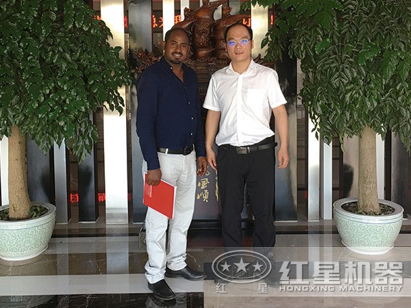 紅星廠家與外國友人合影 紅星廠家與外國友人合影