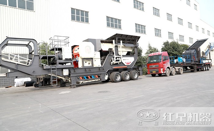 搭載顎式破碎機(jī)、反擊式破碎機(jī)