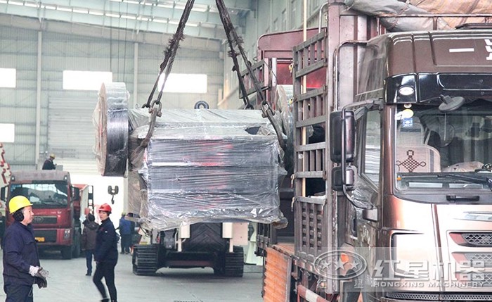 紅星顎式破碎機(jī)發(fā)貨現(xiàn)場