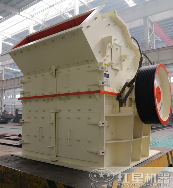 細(xì)碎機(jī)安裝到履帶平臺之前 細(xì)碎機(jī)安裝到履帶平臺之前