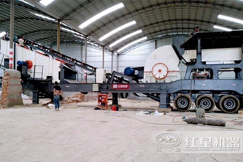 紅星重錘移動破碎車現(xiàn)場