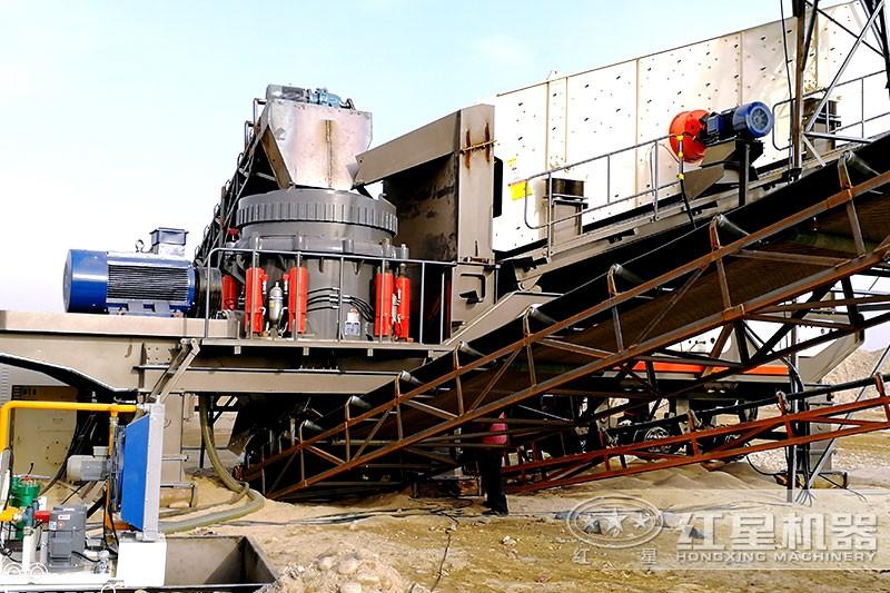 紅星安徽客戶配置可移動(dòng)式打石頭機(jī)器，便捷性更好