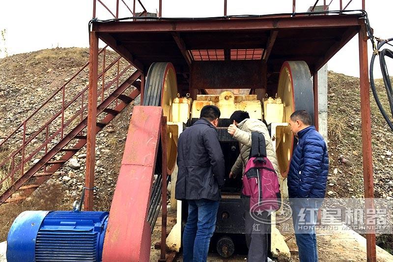 顎破機(jī)現(xiàn)場展示，紅星客戶就近現(xiàn)場參觀