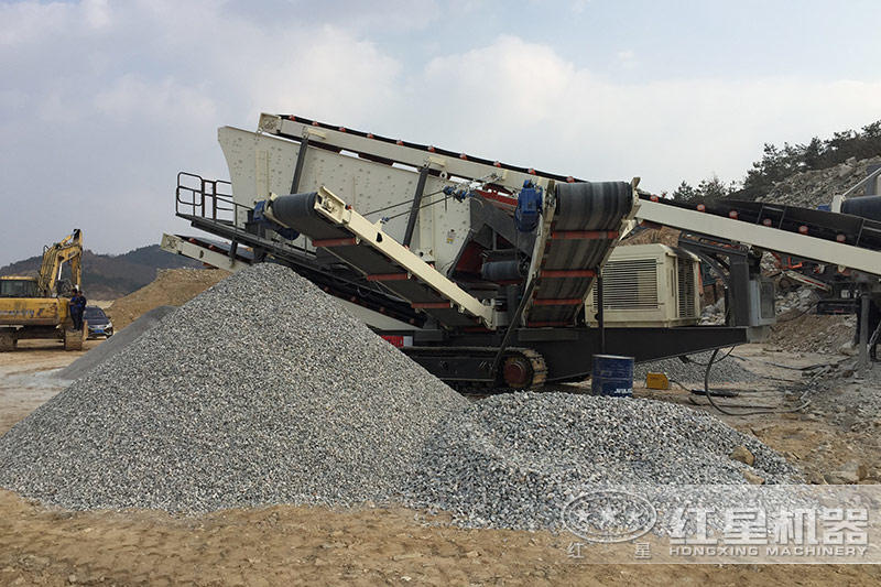 石頭破碎現(xiàn)場(chǎng)，配置履帶式破碎車