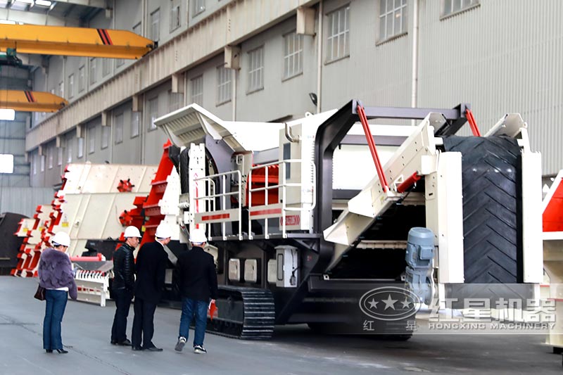 移動式河卵石制砂機客戶考察 移動式河卵石制砂機客戶考察
