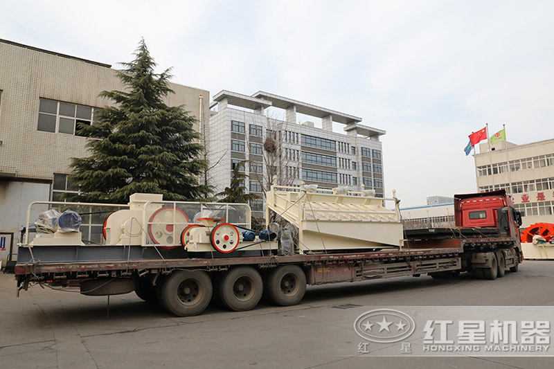 巖石對輥破碎機(jī)發(fā)貨