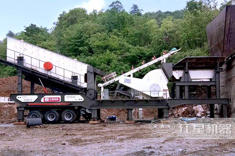 移動(dòng)小型錘破機(jī)現(xiàn)場(chǎng)