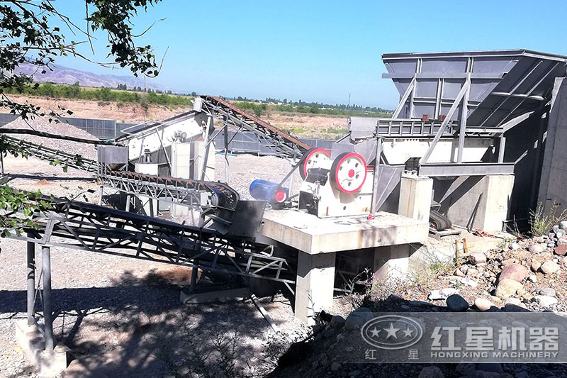 時產550噸顎式破碎機現(xiàn)場