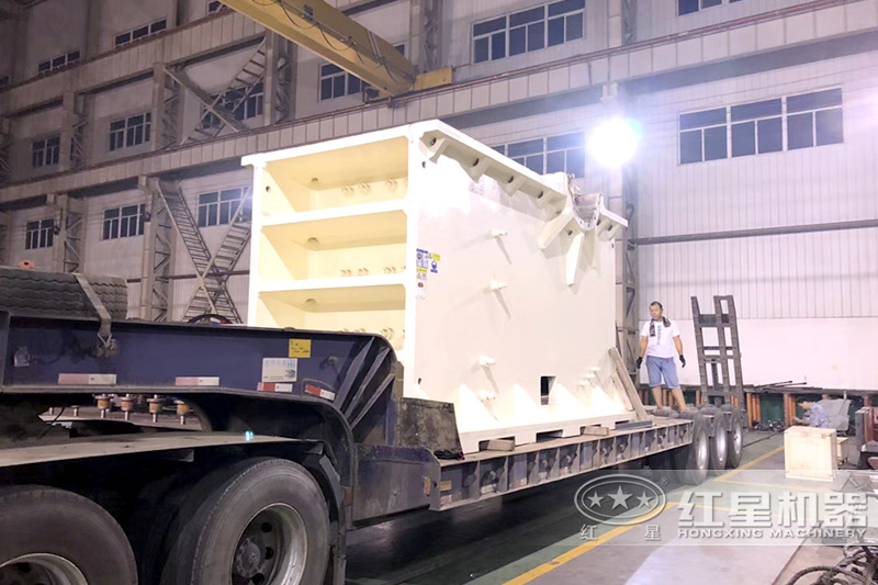 時產550噸顎式破碎機發(fā)貨