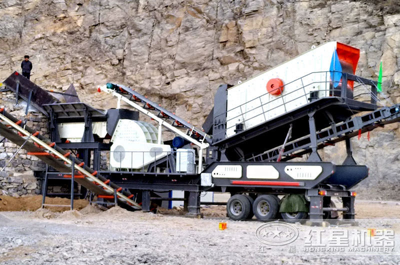 輪胎式單機組合移動式破碎機現(xiàn)場，時產(chǎn)量100噸左右