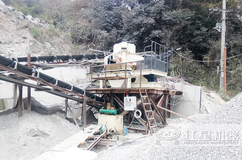 小型砂子粉碎機(jī)現(xiàn)場(chǎng)