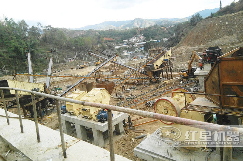 固定式石子破碎機成套設(shè)備生產(chǎn)線現(xiàn)場