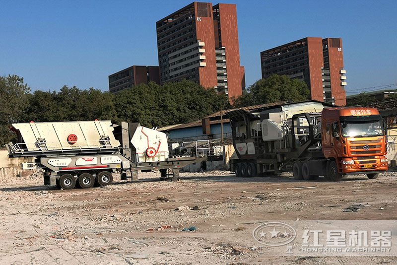 移動(dòng)破碎機(jī)客戶現(xiàn)場