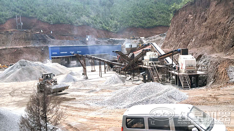 砂石破碎生產(chǎn)現(xiàn)場(chǎng)